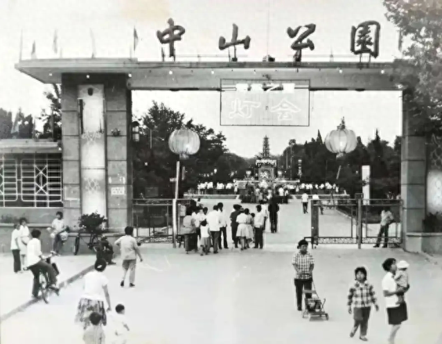 北方夏季之最！青岛中山公园灯会何以“重装归来”