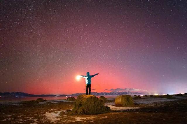 特大地磁暴发生！新疆现绚丽极光