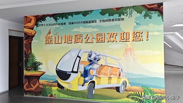 她乐乐地游，我遥遥地观