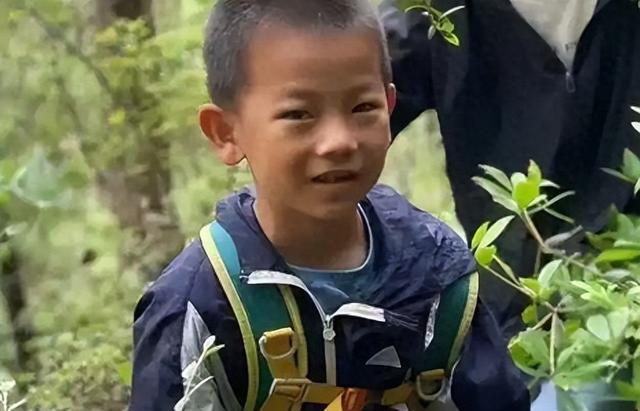大理失踪男孩确认死亡！定位器比孩子先丢，生前最后露面照藏猫腻