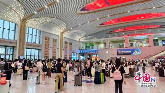 “津旅时光号”，让列车成为流动文化风景线