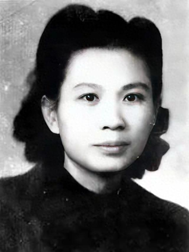 挖出戴手铐的女遗骨，鉴定后确定，她就是中央苦苦寻找的人！