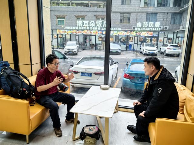 洲长有约：“垃圾洲”会客厅在四姑娘山举行，叶榄谈“无废旅居”