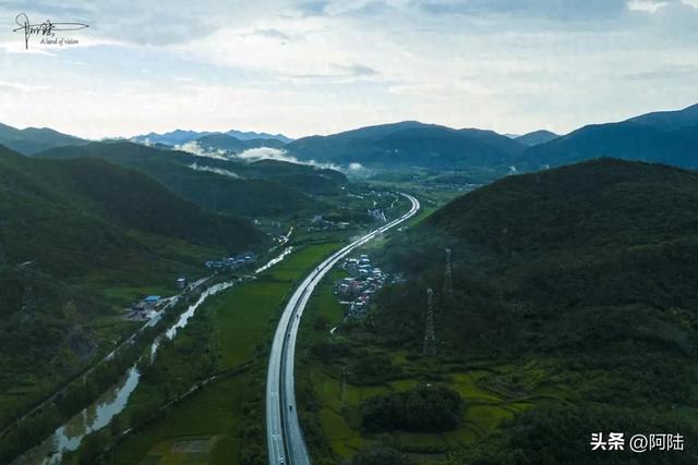 各地都应该向湖北学习，摩托车领卡上高速，享受正常的路权