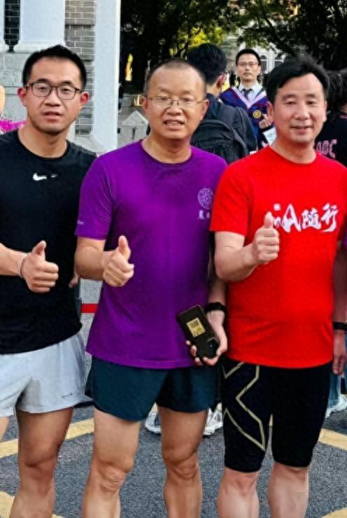 清华晨跑队刘小平去世，年仅51岁，坚持晨跑8年，前一天还在跑步
