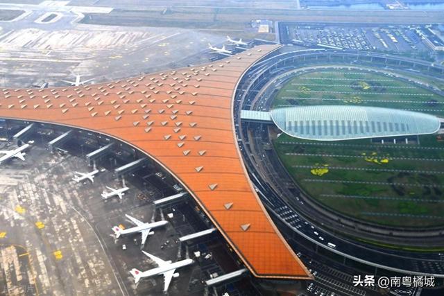 我国拥有3条及以上跑道的机场数量增至13座，3座预计年内投运！