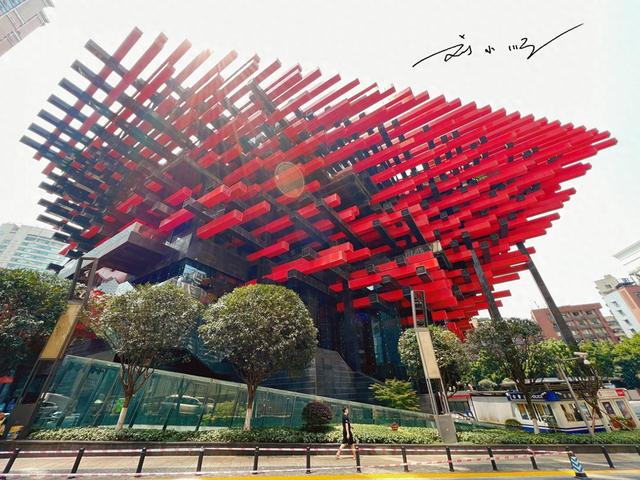 重庆市中心竟藏着一栋“筷子怪楼”？外形太吸睛，已成网红打卡点