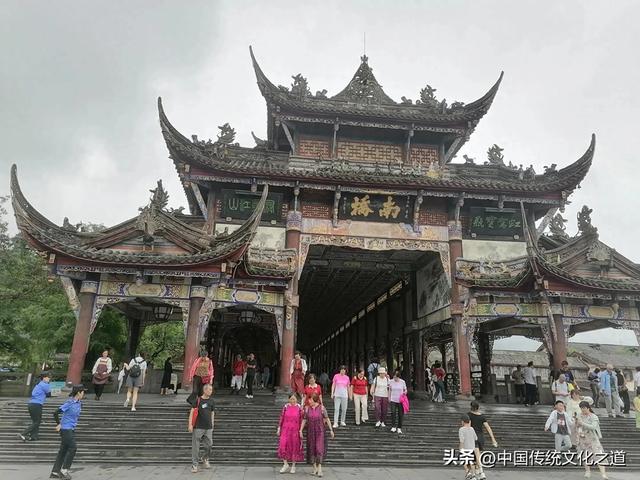 高原的风景太美了,但我吃不消
