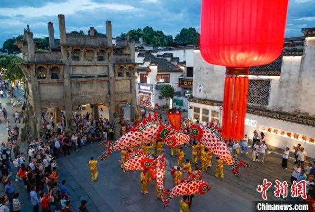“一夜鱼龙舞”出圈 徽州古城入选长三角典型案例