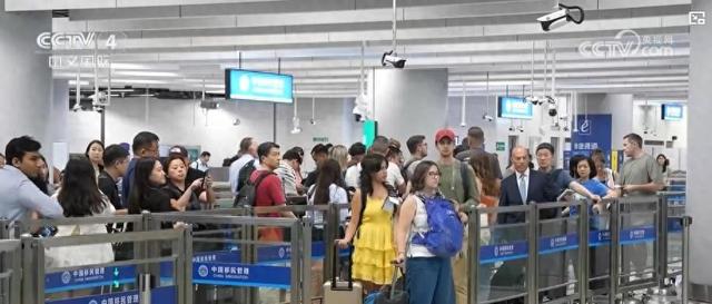 中俄免签首日口岸客流火热 入境游市场迎来消费新热潮