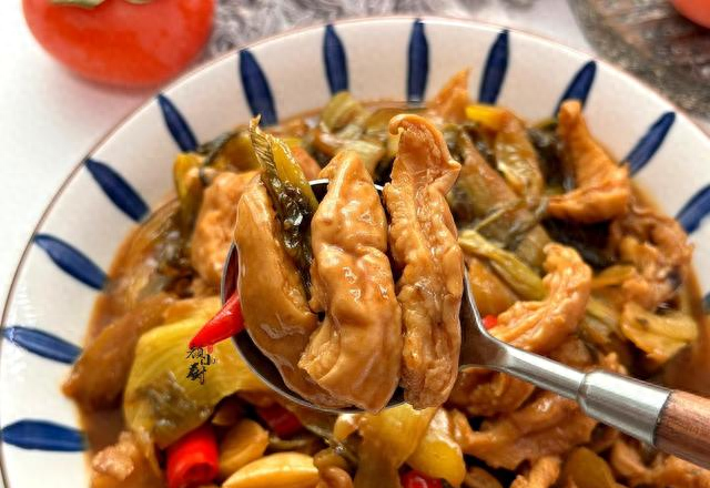 太喜欢做这样的炒菜了！酸辣爽脆，开胃下饭，一上桌就吃个精光