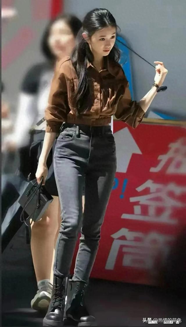 刘浩存身材比例太绝了，逆天比例美出新高度
