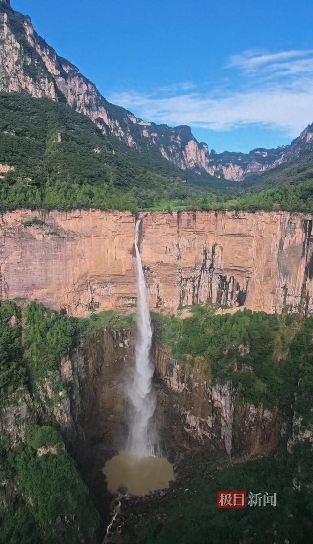 等了一年的“南太行第一瀑”老龙口瀑布今年首次出水，落差近300米，仅持续三天