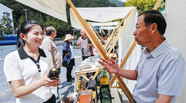 随州大洪山风景名胜区贴心为游客搭建了山货集市