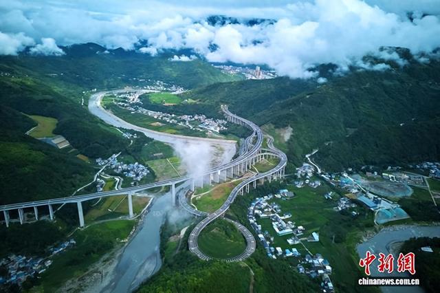 九绵高速催生“快旅慢游”新体验 四川加快推进交旅融合