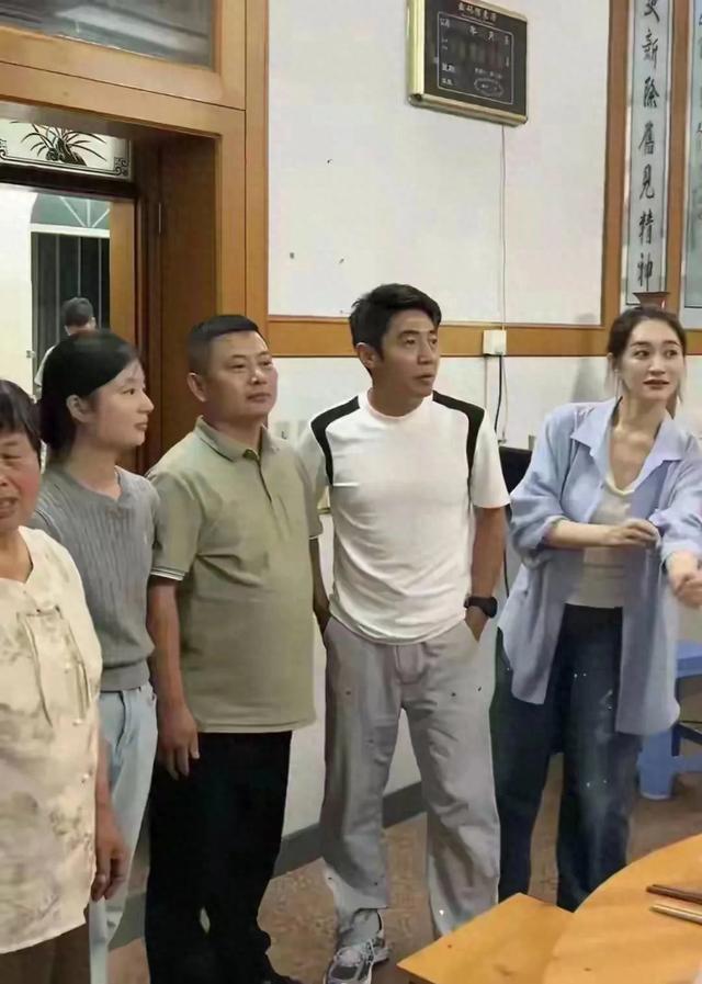 李小冉快50岁了还这么丰满，瘦却很有料，让人好奇她是怎么做到的