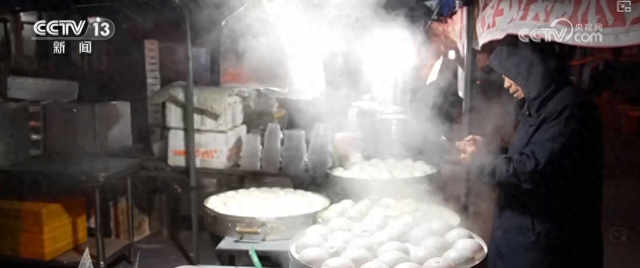 “早市+夜市+景点”延长“链式体验” “早晚互动”为城市经济注入新鲜活力