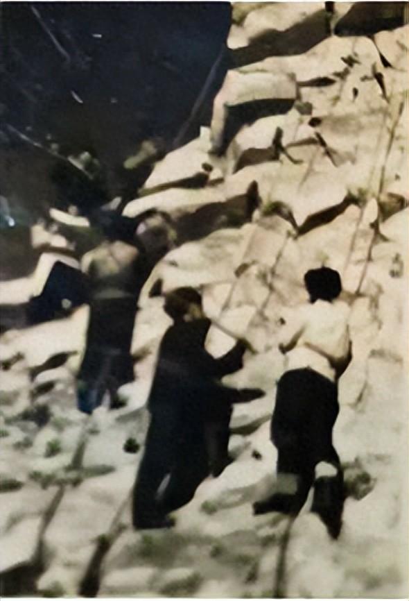 《天路见证》——雪山点头彩云把路开——第一节 二郎山的战斗