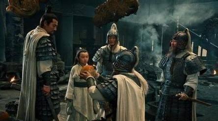 孙坚藏玉玺是替人顶罪？董卓密帐惊现：洛阳大火烧黄金7份密诏！