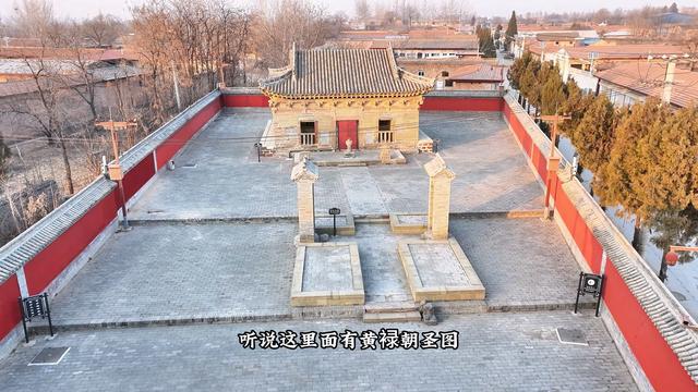 一座唐代无木无瓦纯石砌的建筑，内有临摹吴道子的壁画