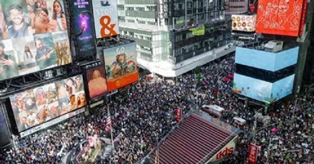 全美50州揭竿而起，要求特朗普立刻下台，美国招架不住关税政策