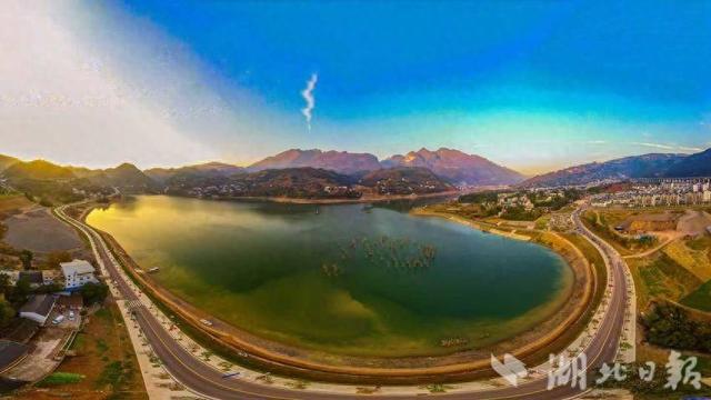 巴东神农湖：一幅自然天成的绝美画卷