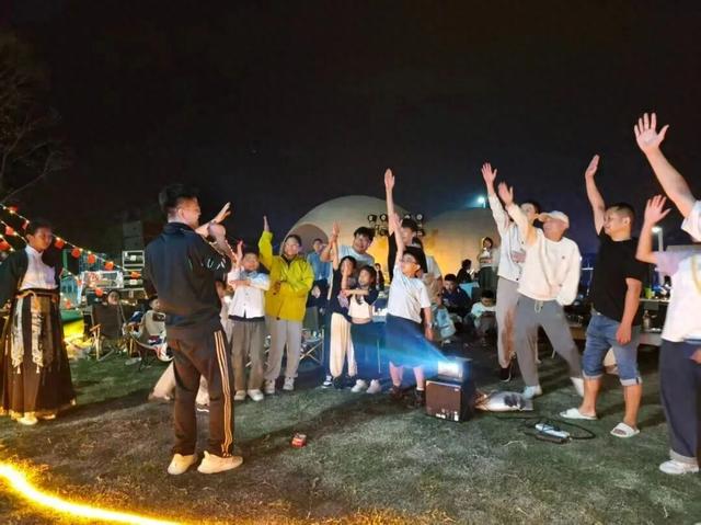 “双节”文旅新风向！岳阳江豚湾嘉年华煽动假日经济