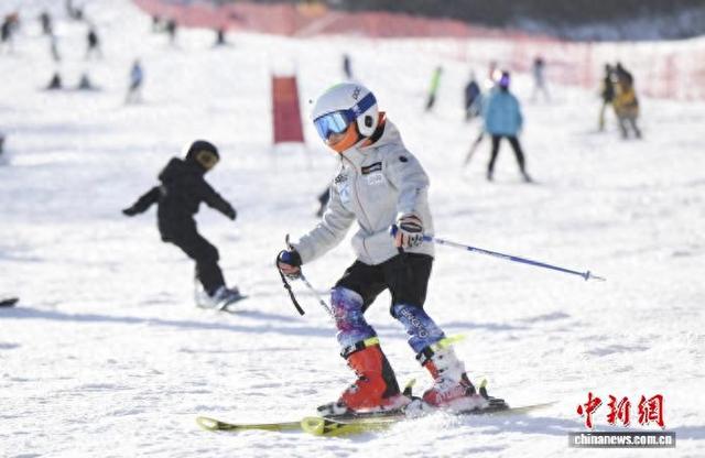 第31届吉林雾凇冰雪节开幕 活动热潮贯穿雪季