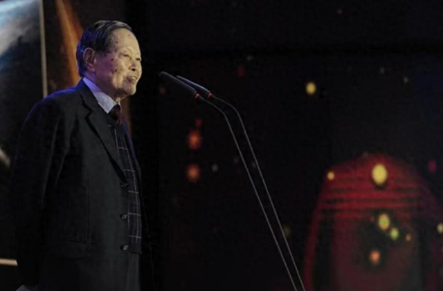 令人反感！杨振宁老先生去世7天后，恶心的一幕在互联网就上演了
