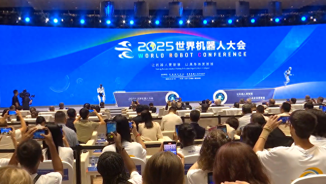 世界机器人大会在京开幕，成都温江两款康养机器人惊艳亮相！