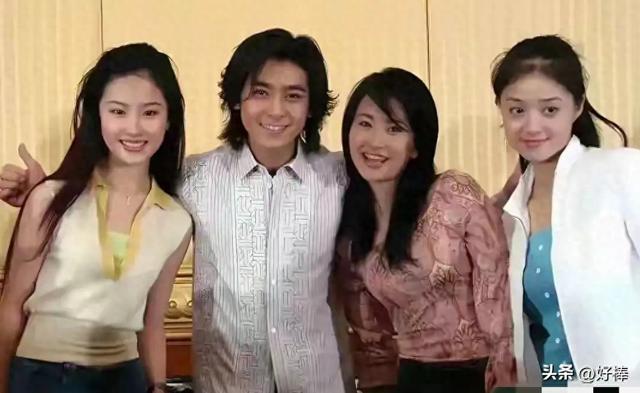 拍这些照片时蒋欣19岁，刘亦菲15岁，简直是出水芙蓉，好美