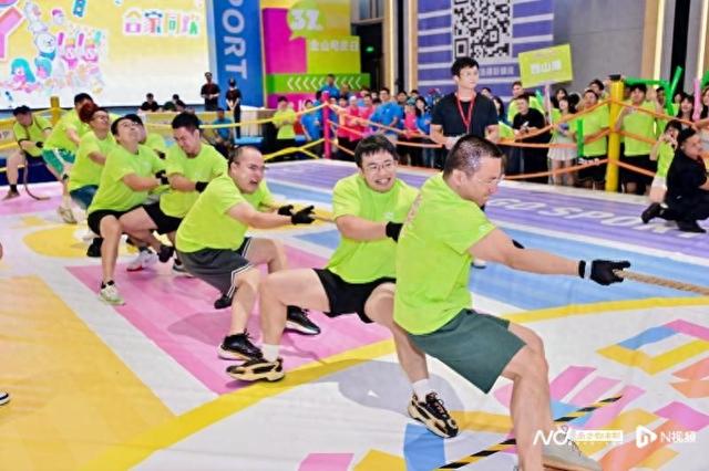 雷军喊话“五十岁更要闯”，金山周年庆变CEO“比武场”