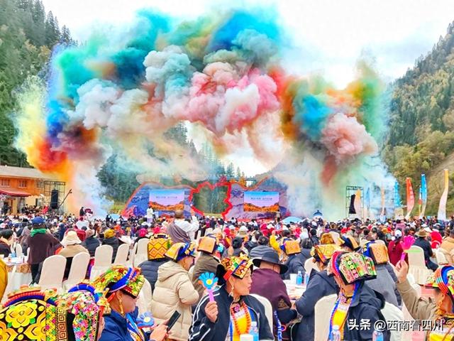 亚洲最大彩林引爆金秋 藏在川西北的瑰宝：2025黑水冰川彩林季启幕