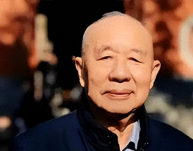 上骗中央，下骗百姓，三回入狱，从首富到首骗，把他吹的太神了