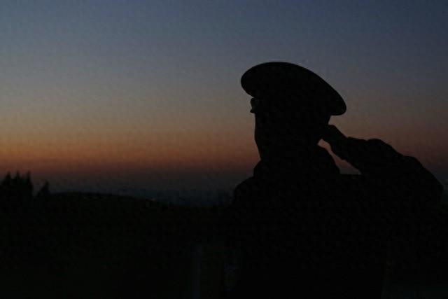 破防！便衣中国军人，自带“安全感滤镜”