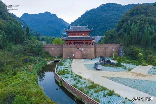 贵州安顺的境仙古城一点也不古，其实是一个实景拍摄基地