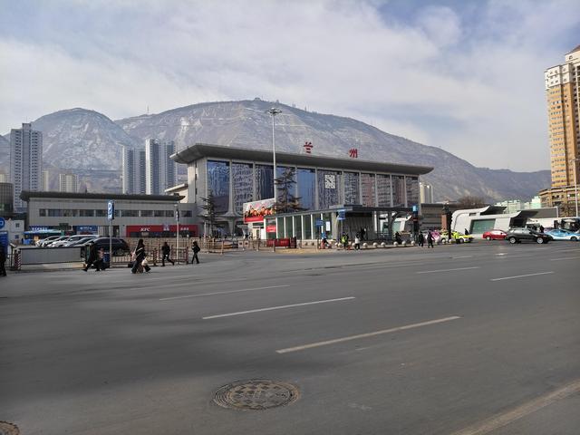 兰州开往银川的列车