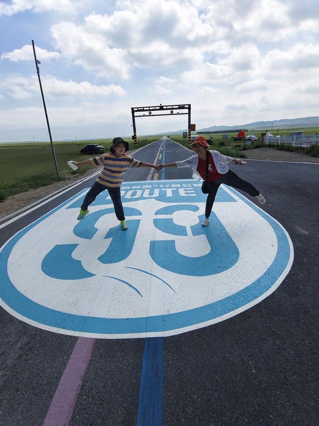 去北极村第四站——东乌。走99号公路我们去爬瞭望山。