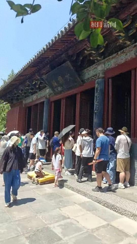 白马寺无商业，免费茶水香，印乐方丈留净土。