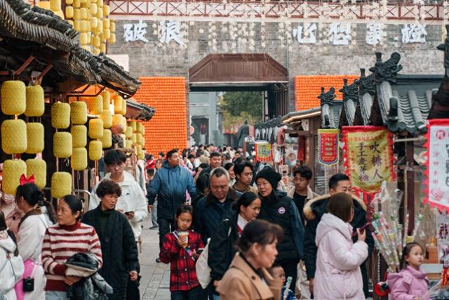 “万岁山对赌”背后：曲江文旅造IP，锦上添花唱大戏