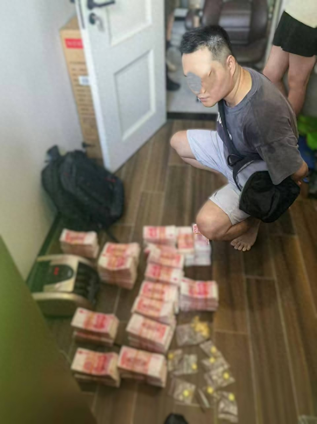 “车里放一本民法典、一本刑法”，电诈“车手”揭秘涉诈资金“洗白”全过程｜电诈洗钱调查①