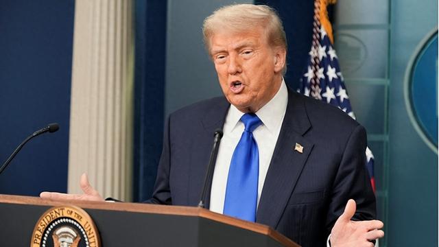 特朗普通告全球，美军开战师出有名，马杜罗拒绝对美“举白旗”