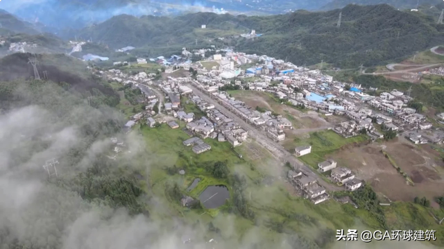 一座被大地“吞掉”的小镇！昔日贵州煤都，如今成了荒山空城？