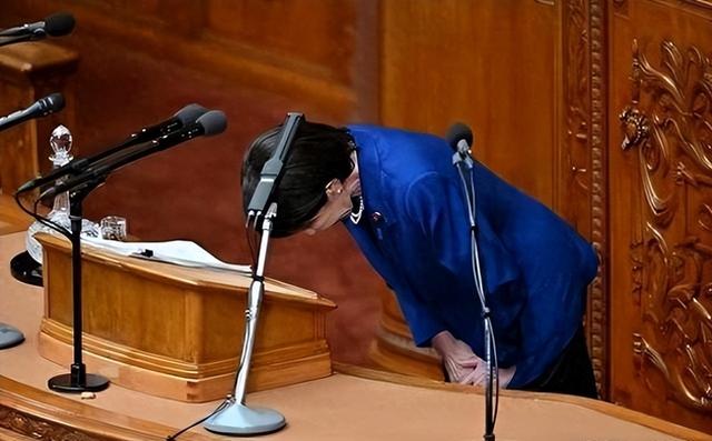 高市早苗正式道歉！韩国发出强硬驳斥，丑闻还没解决又有燃眉之急