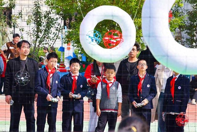 襄阳樊城：中小学科学季 激发童心创新热情（图片新闻 推荐报纸）