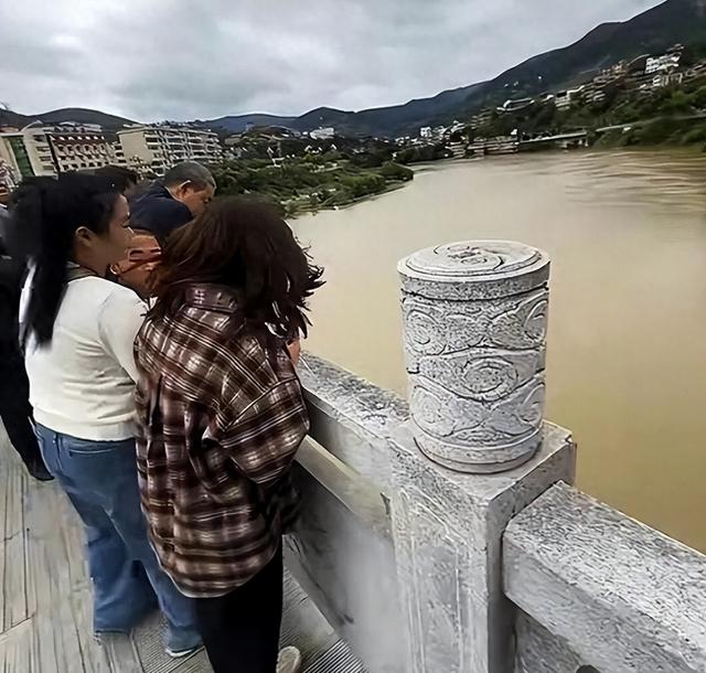 新郎跳河更多细节披露：生命最后，他说出了那句“这婚我不结了”