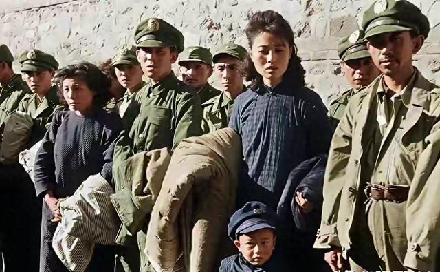 别被光鲜的影视剧骗了，这才是国民党军官和夫人们真实的样子	。