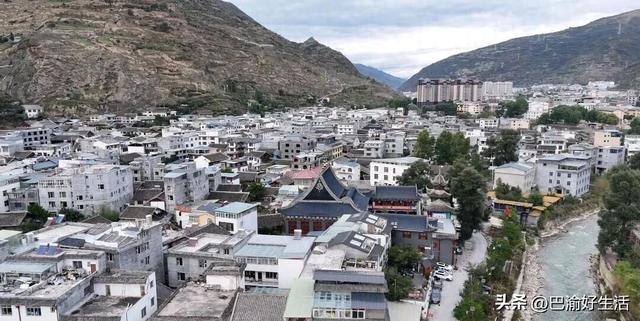 绝了！四川这“十八线”小城，藏着比西安城墙还早的古城墙！