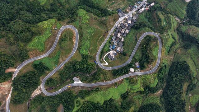 广西龙胜：大循环公路拓宽旅游发展新通途