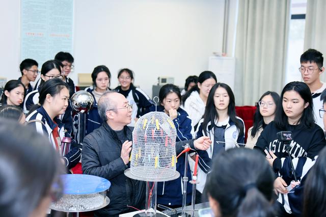 郑州大学举办科普开放日活动